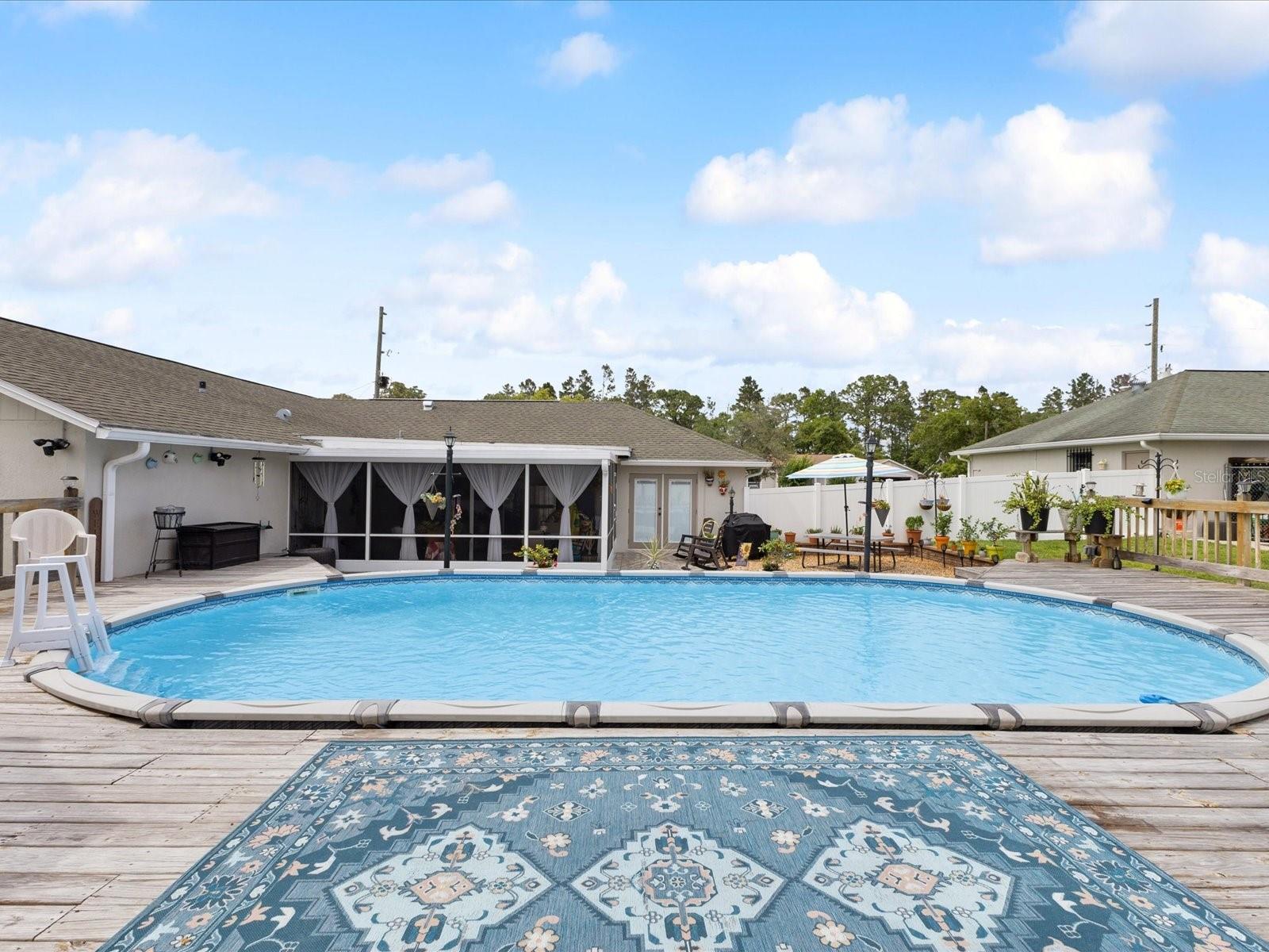 Listing photo id 46 for 13052 Drysdale Street
