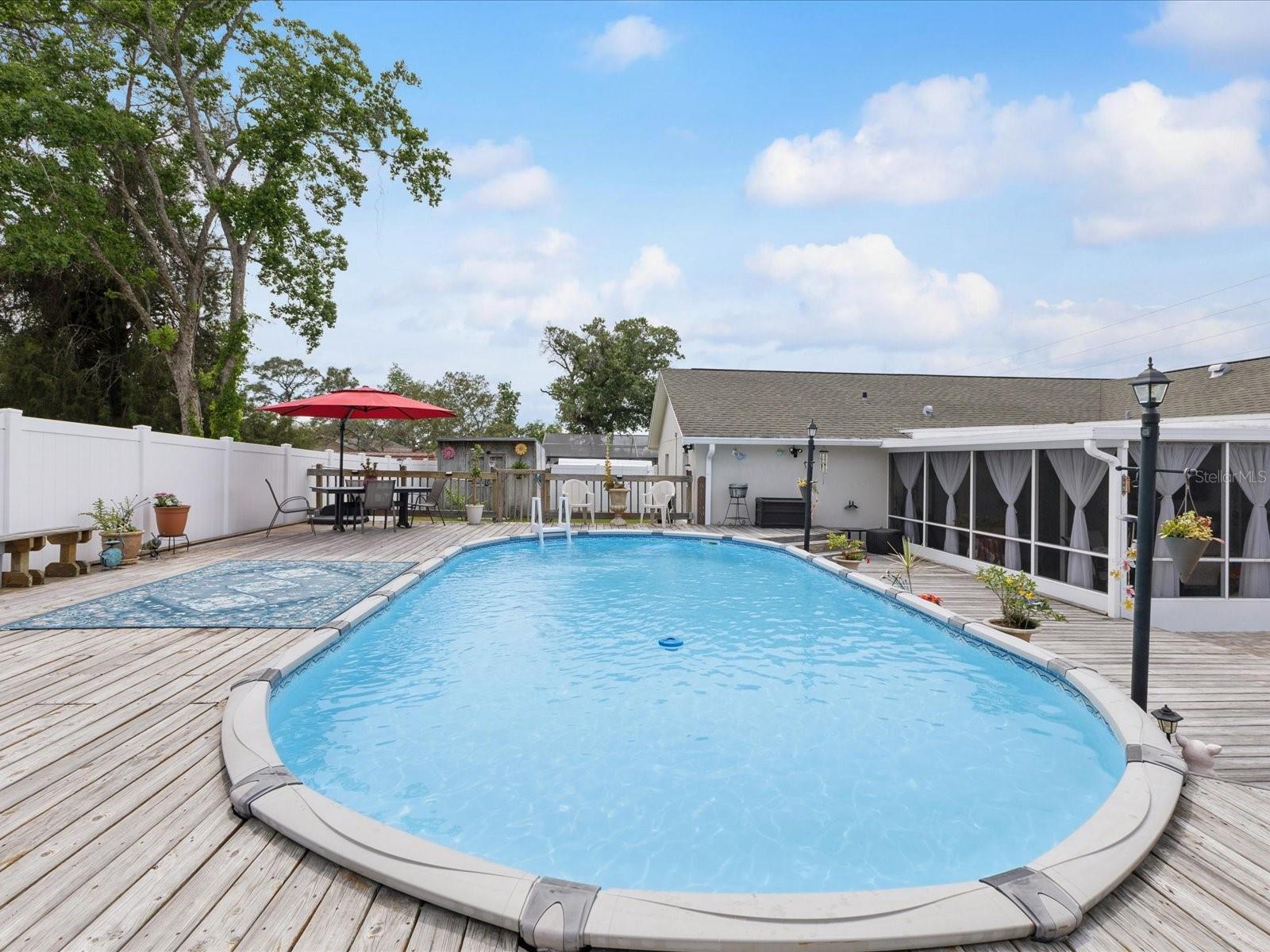 Listing photo id 47 for 13052 Drysdale Street