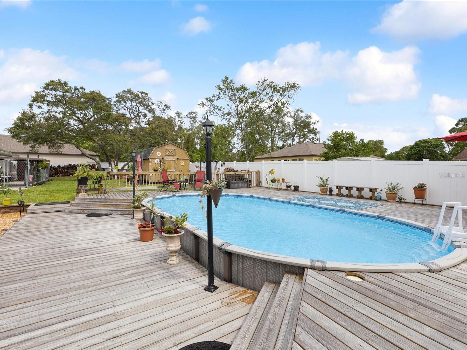 Listing photo id 48 for 13052 Drysdale Street