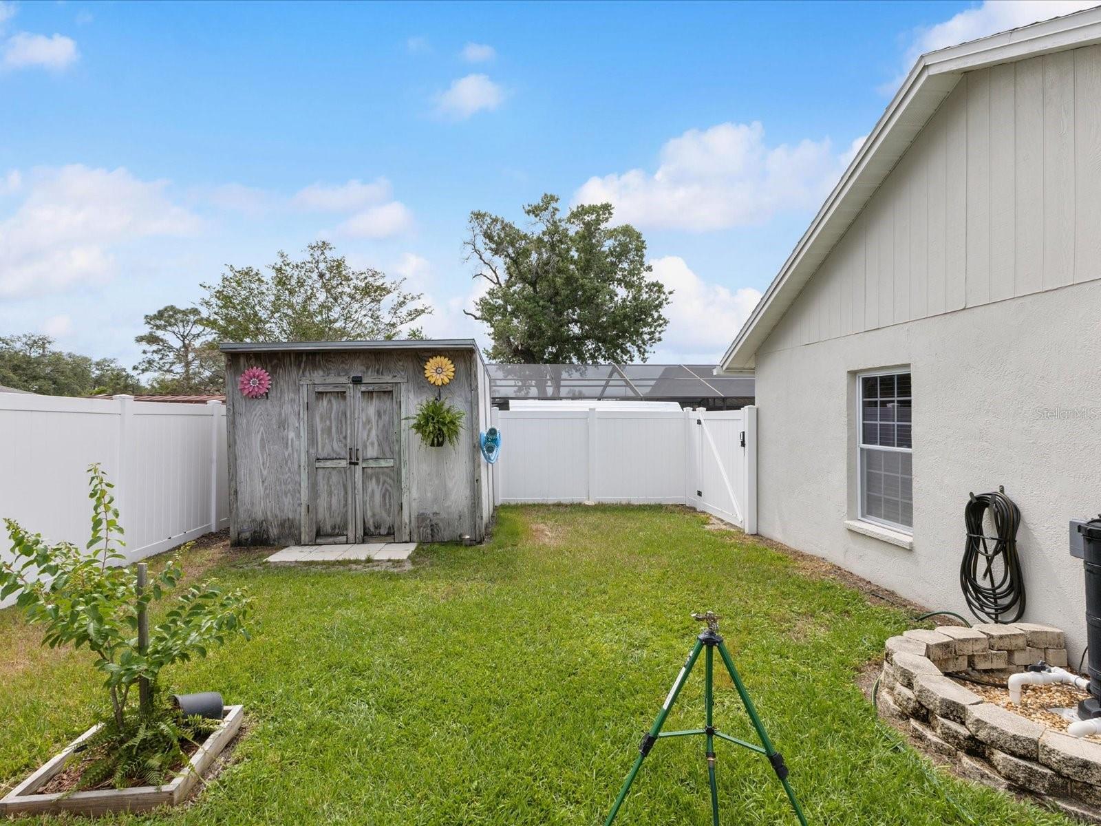 Listing photo id 49 for 13052 Drysdale Street