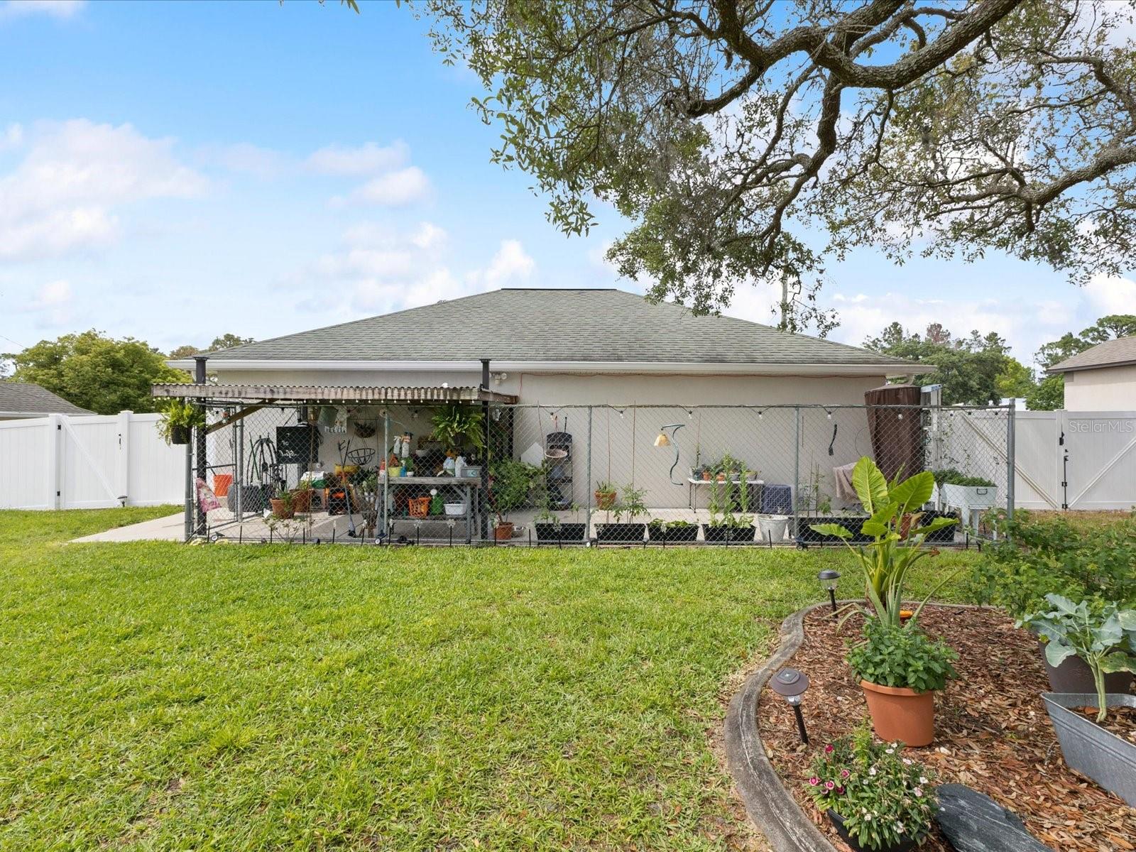 Listing photo id 51 for 13052 Drysdale Street