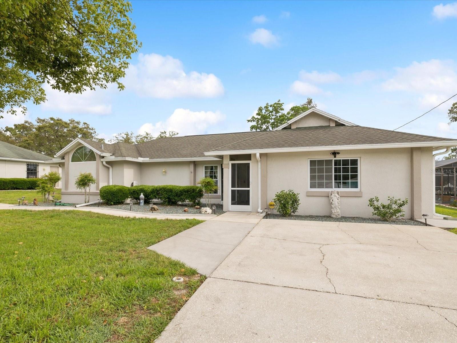 Listing photo id 54 for 13052 Drysdale Street