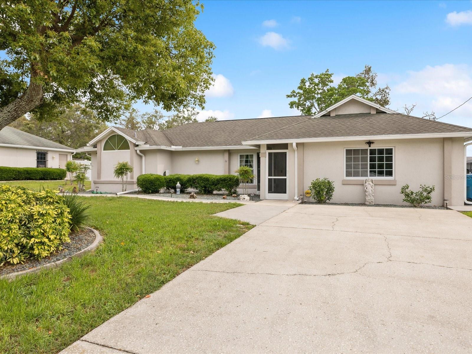 Listing photo id 55 for 13052 Drysdale Street