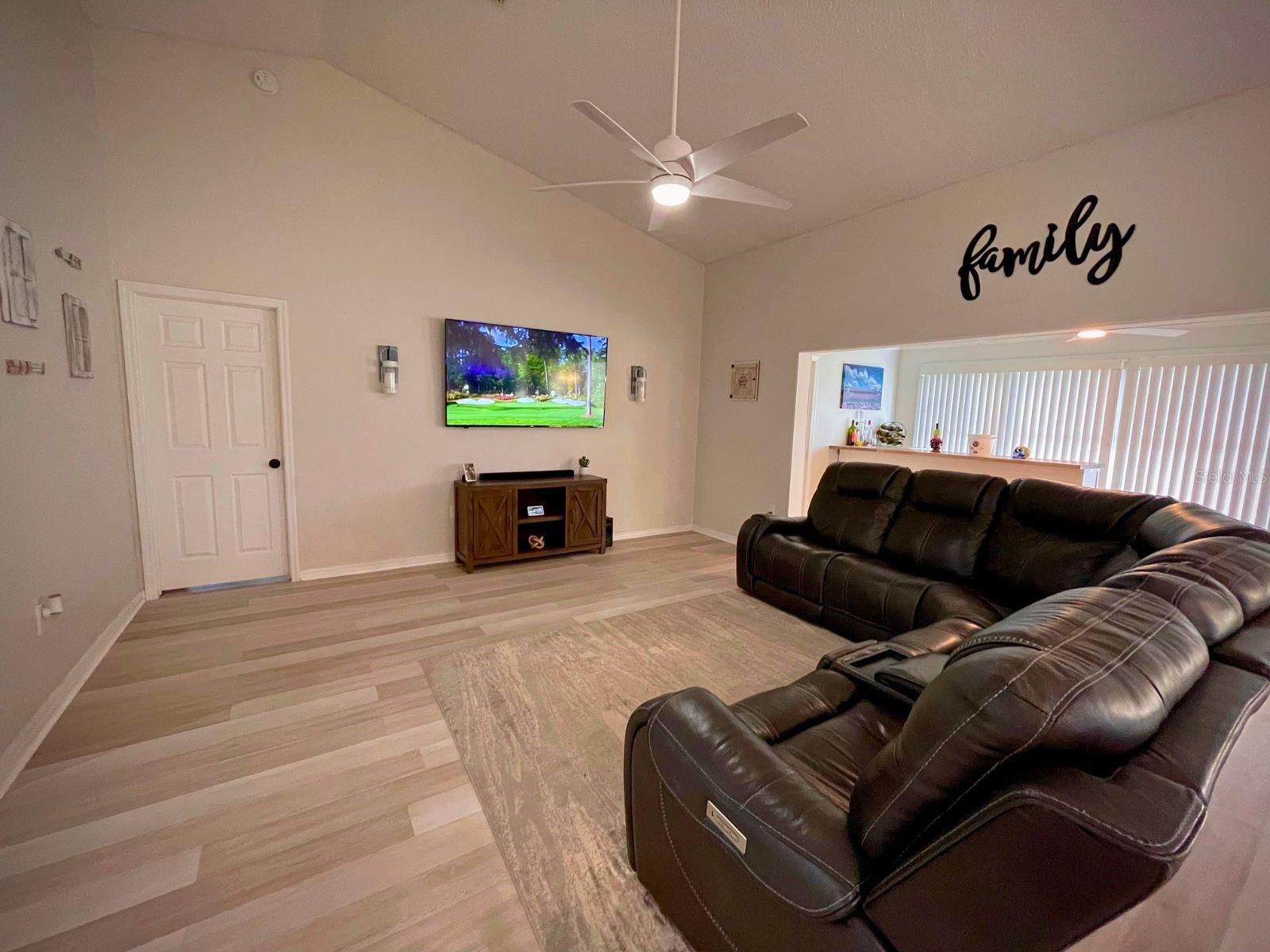 Image 4 of 78 For 13039 Topflite Court