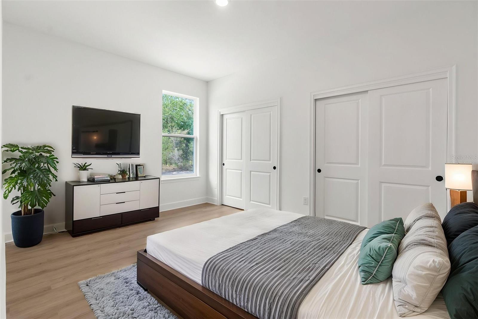 Listing photo id 11 for 14042 Amero Lane