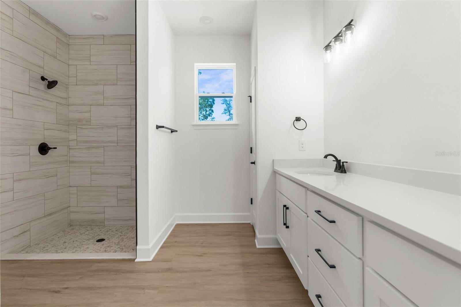 Listing photo id 15 for 14042 Amero Lane