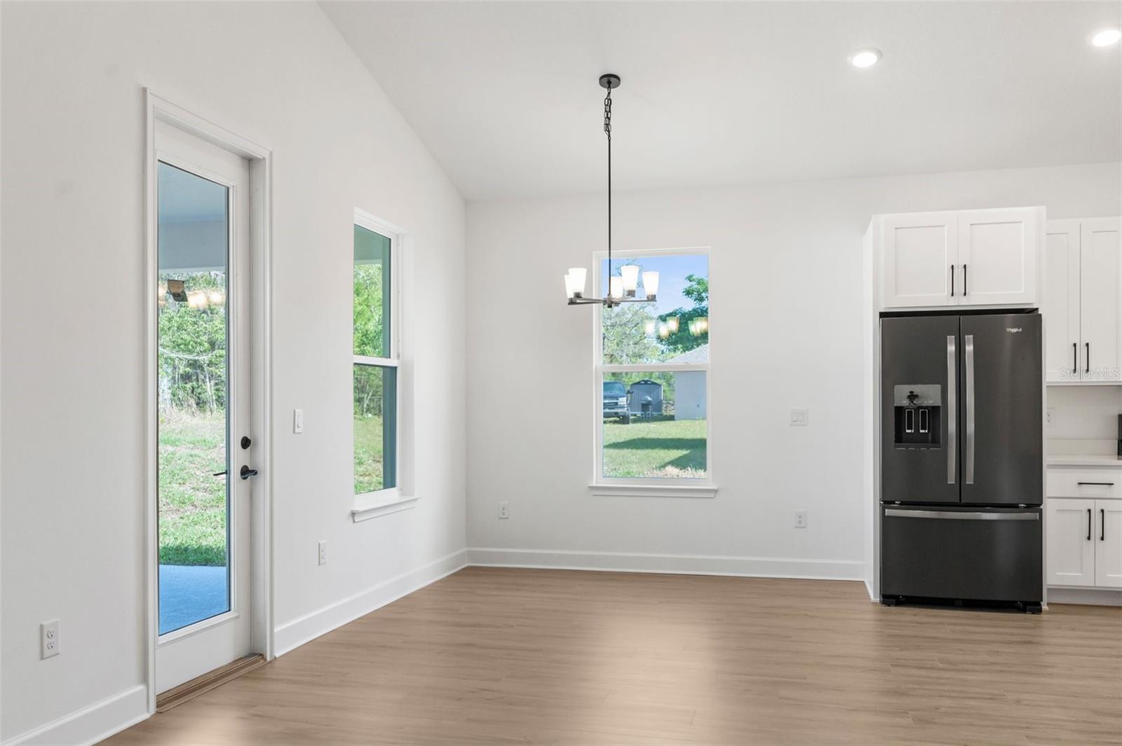 Listing photo id 19 for 14042 Amero Lane