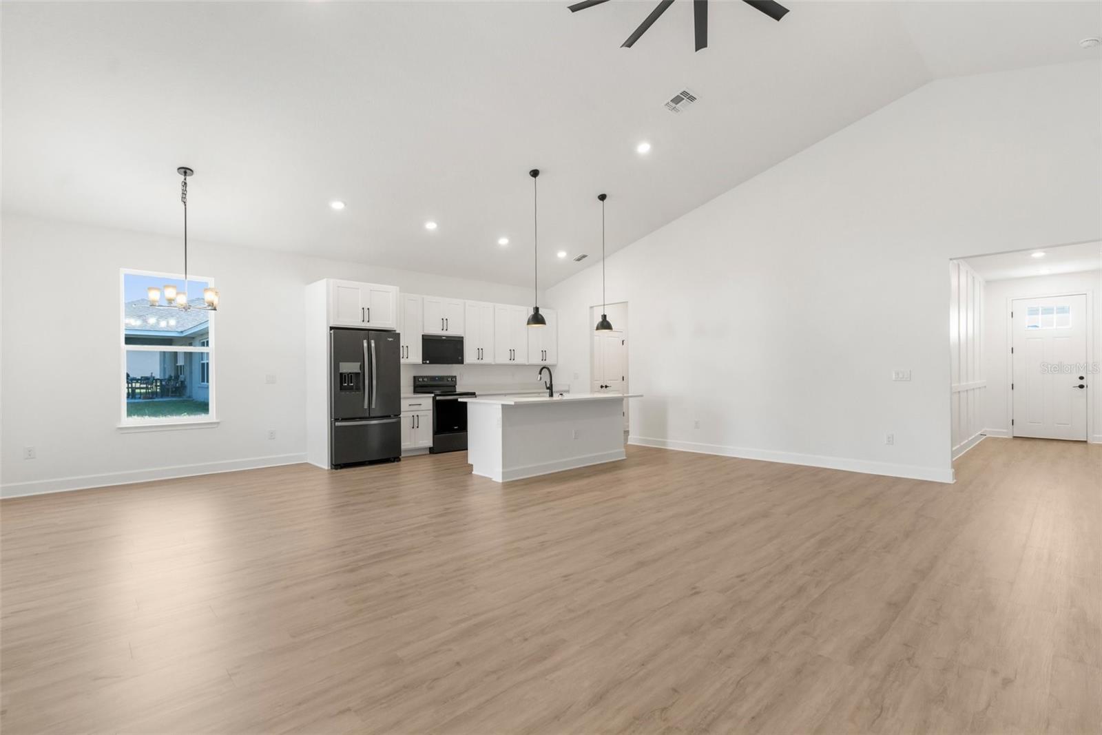 Listing photo id 22 for 14042 Amero Lane