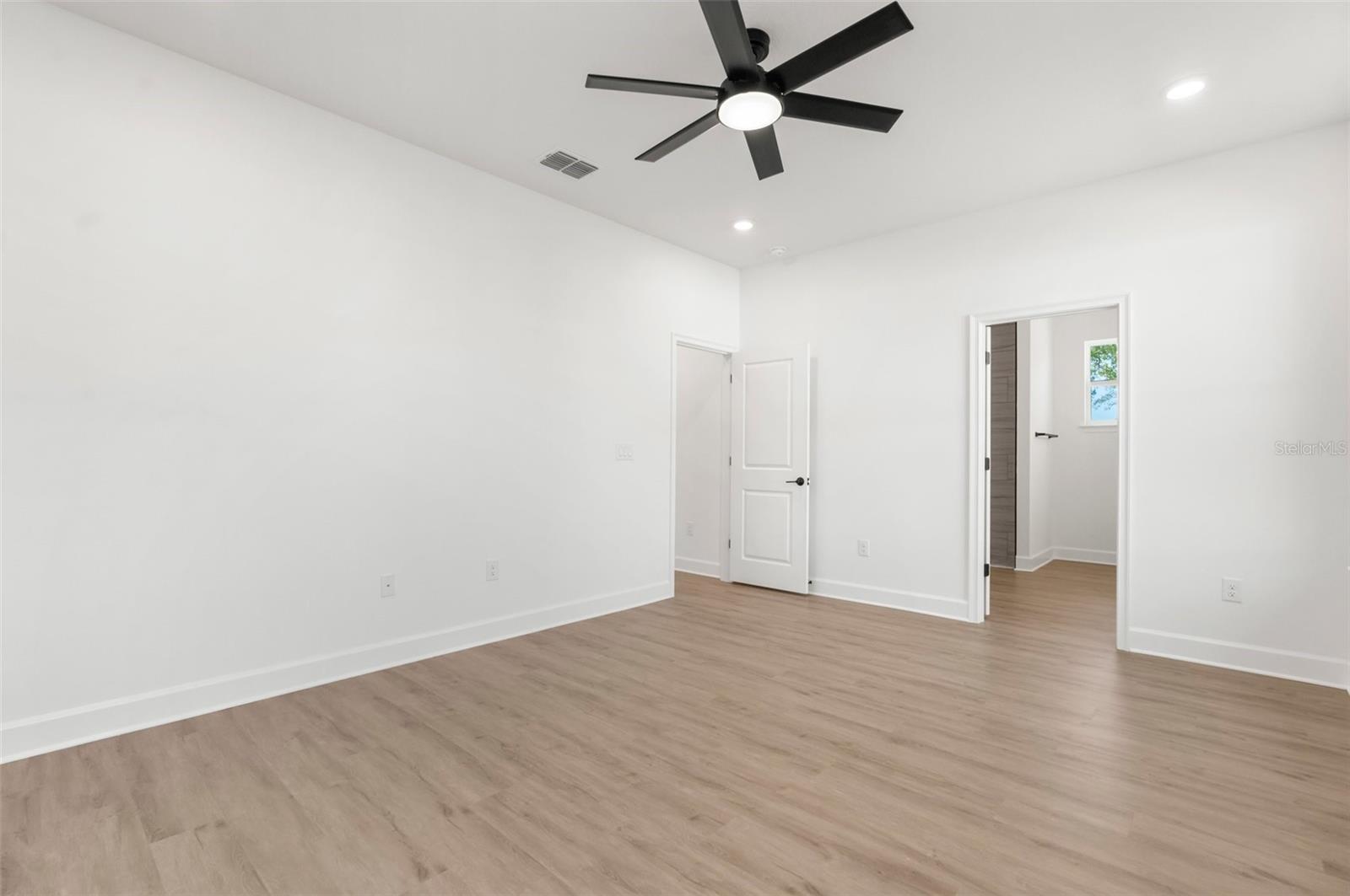 Listing photo id 32 for 14042 Amero Lane