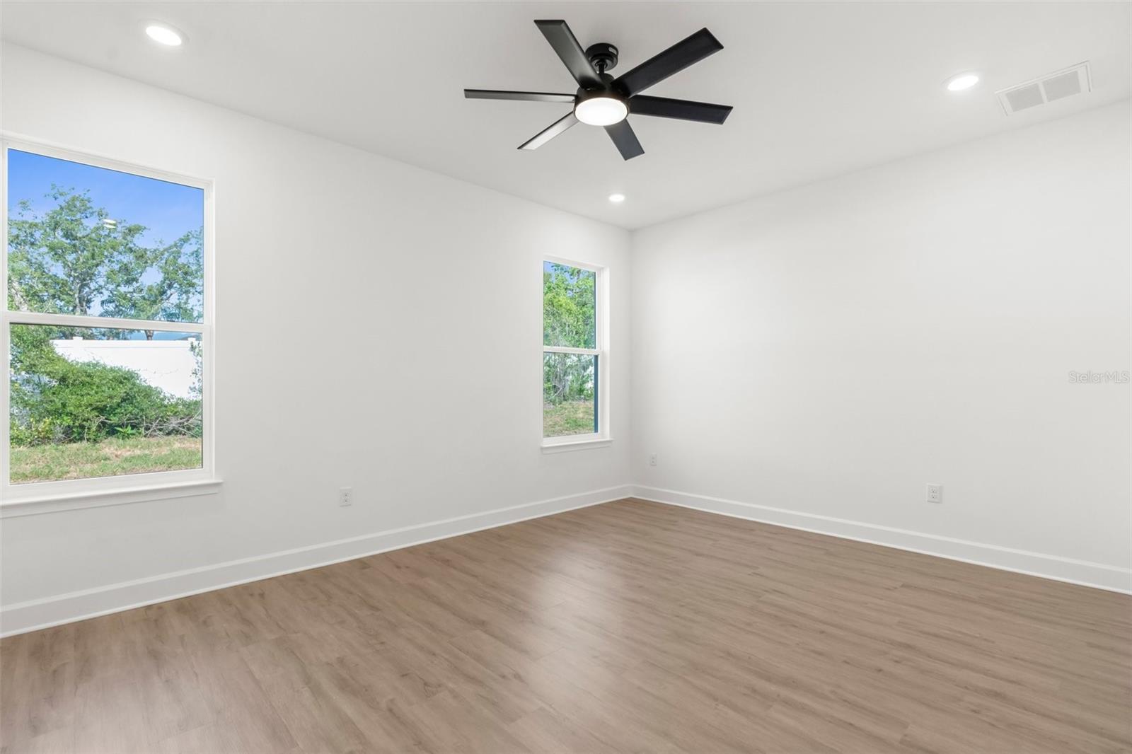 Listing photo id 35 for 14042 Amero Lane