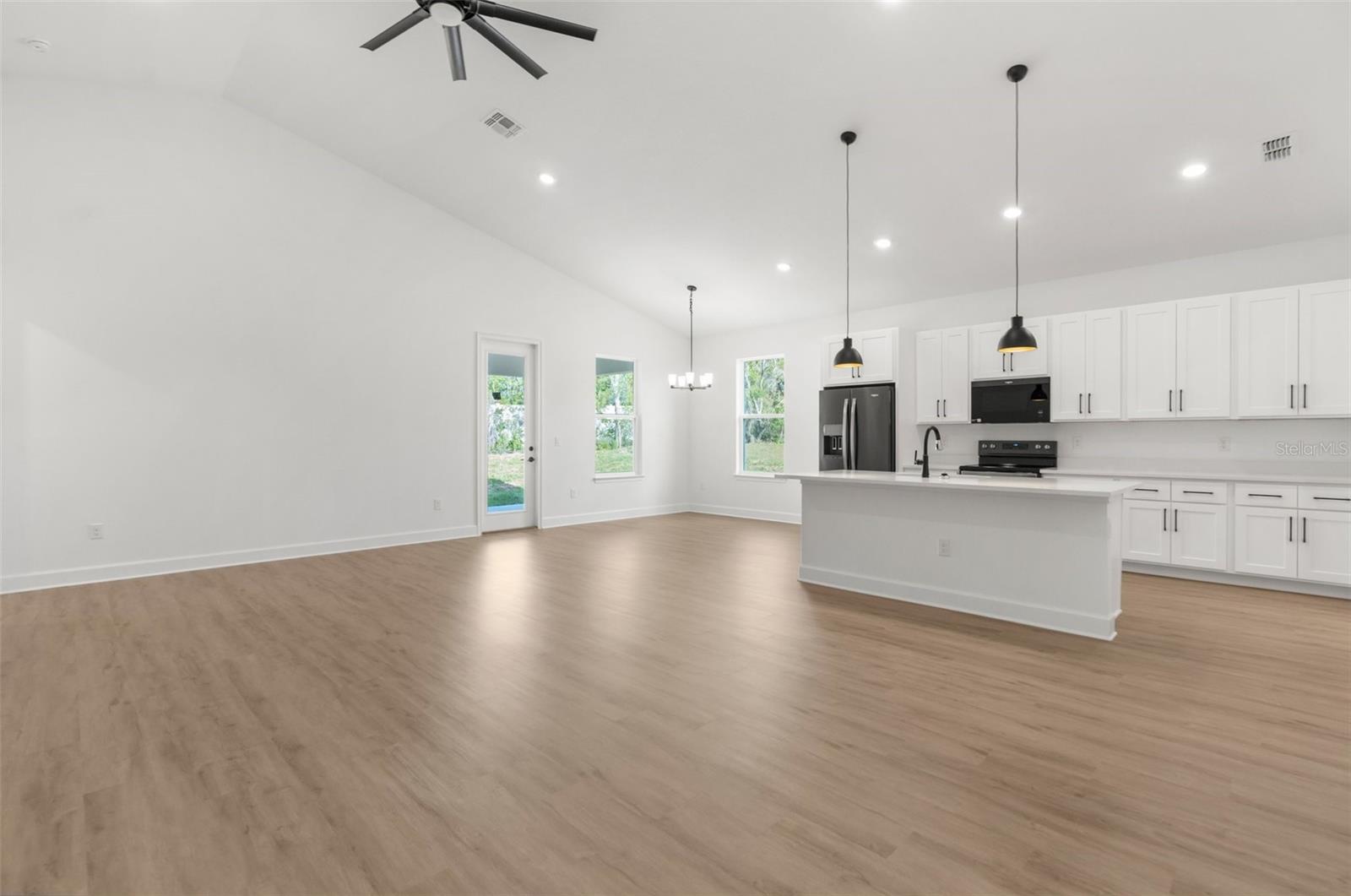 Listing photo id 41 for 14042 Amero Lane
