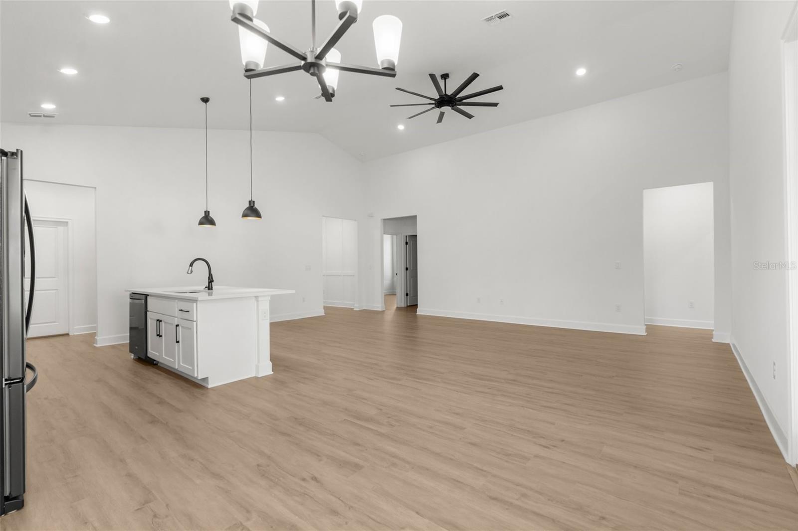 Listing photo id 42 for 14042 Amero Lane