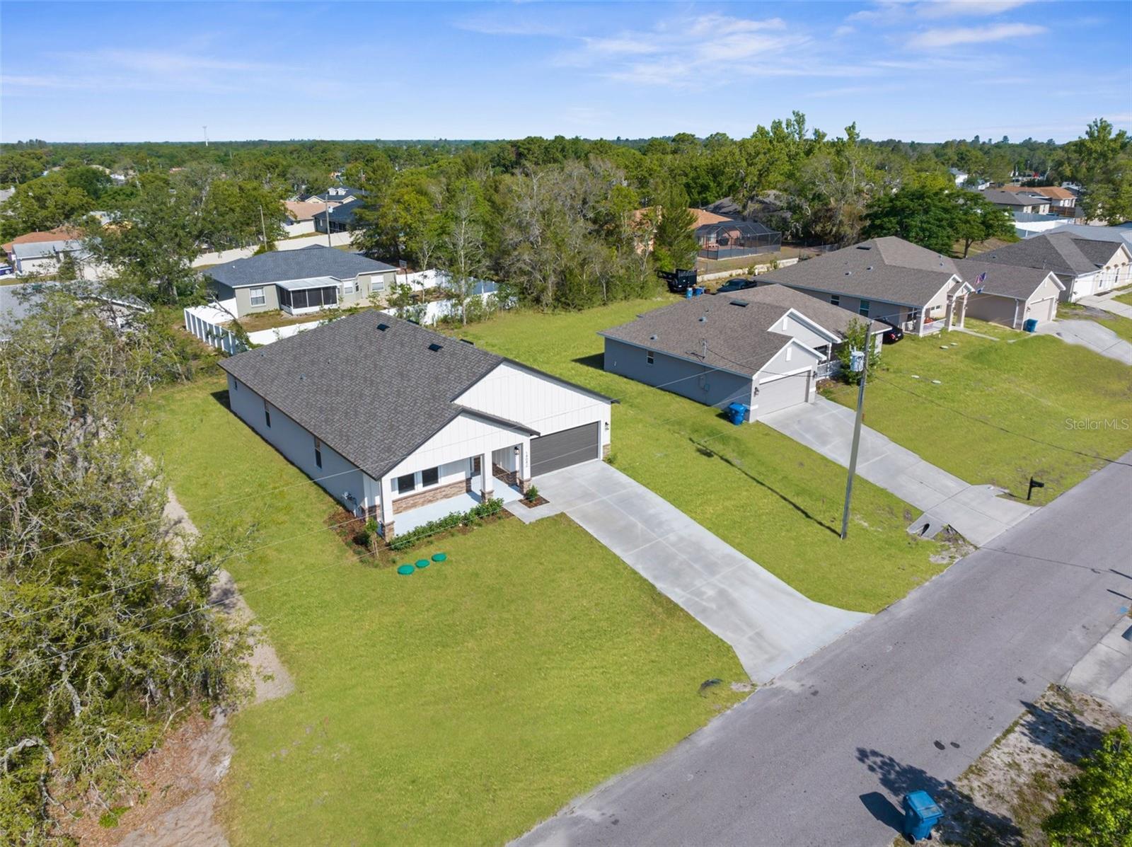 Listing photo id 52 for 14042 Amero Lane
