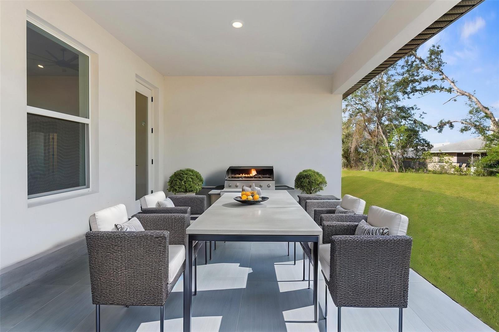 Listing photo id 4 for 14042 Amero Lane