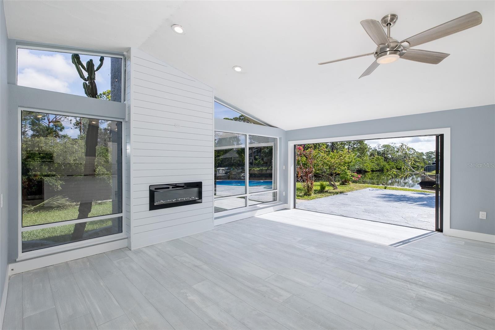Listing photo id 8 for 9930 San Diego Way