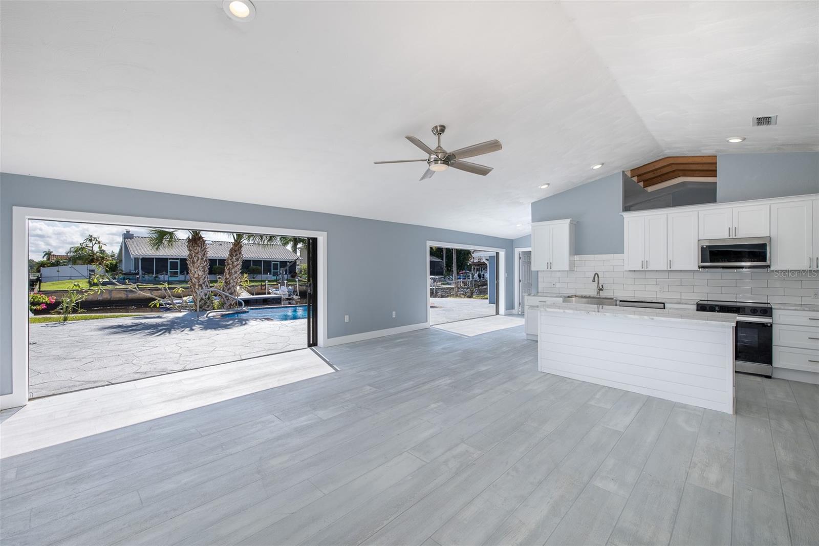 Listing photo id 10 for 9930 San Diego Way