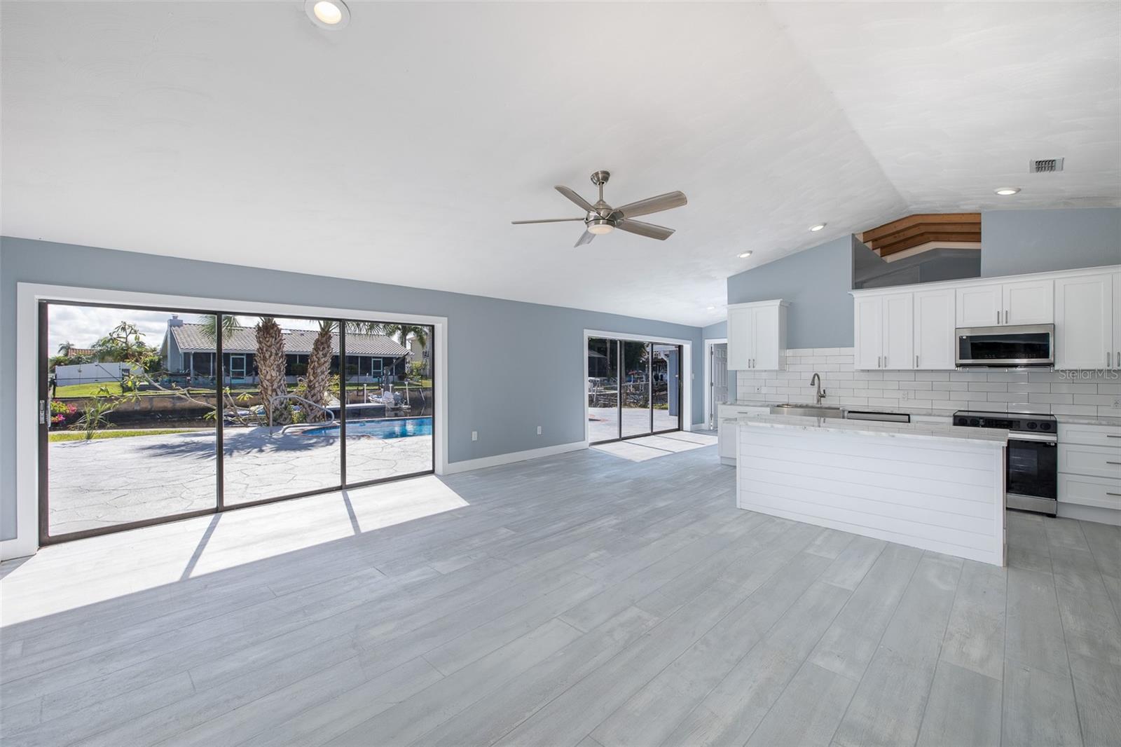 Listing photo id 11 for 9930 San Diego Way