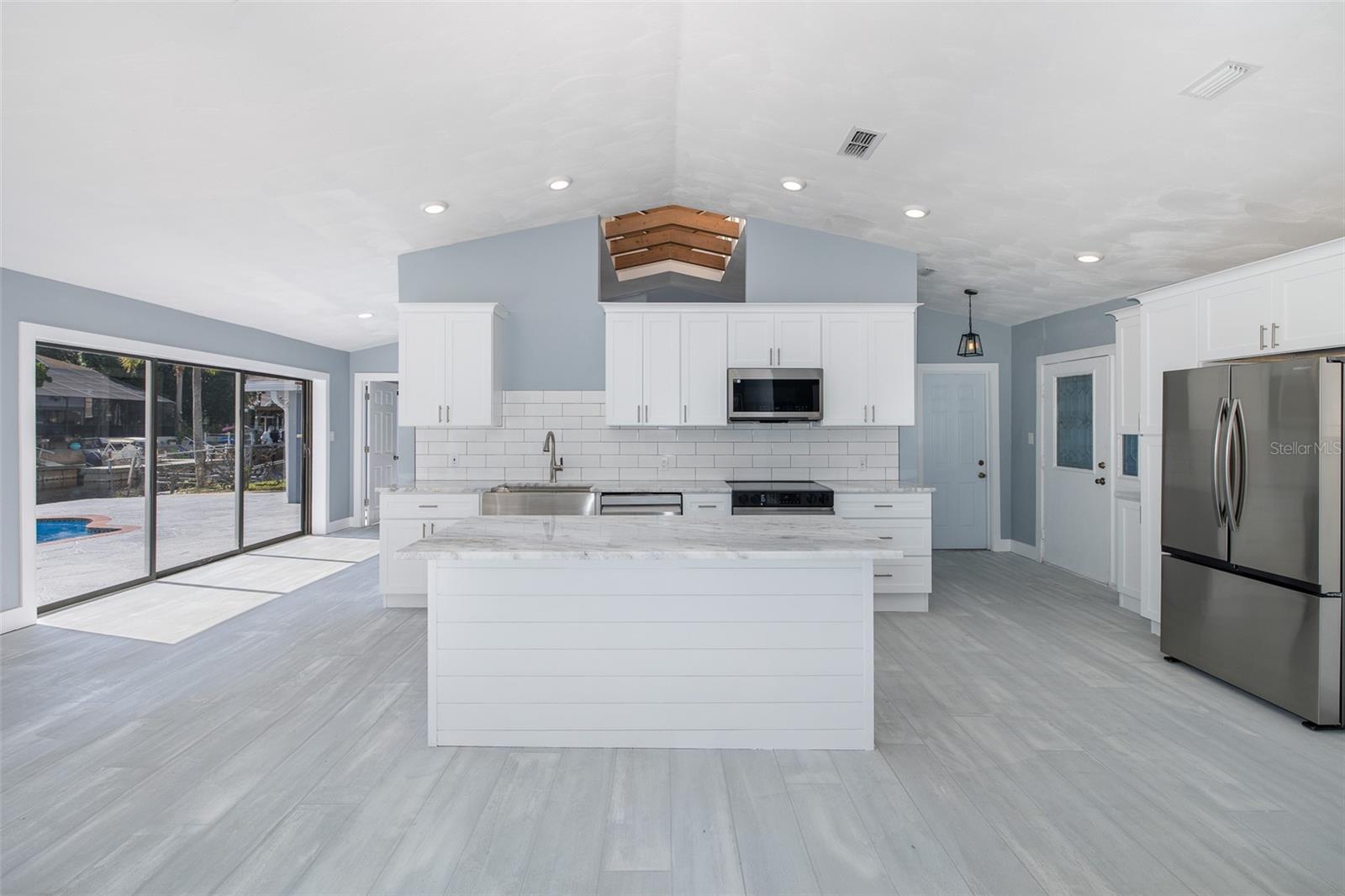 Listing photo id 12 for 9930 San Diego Way