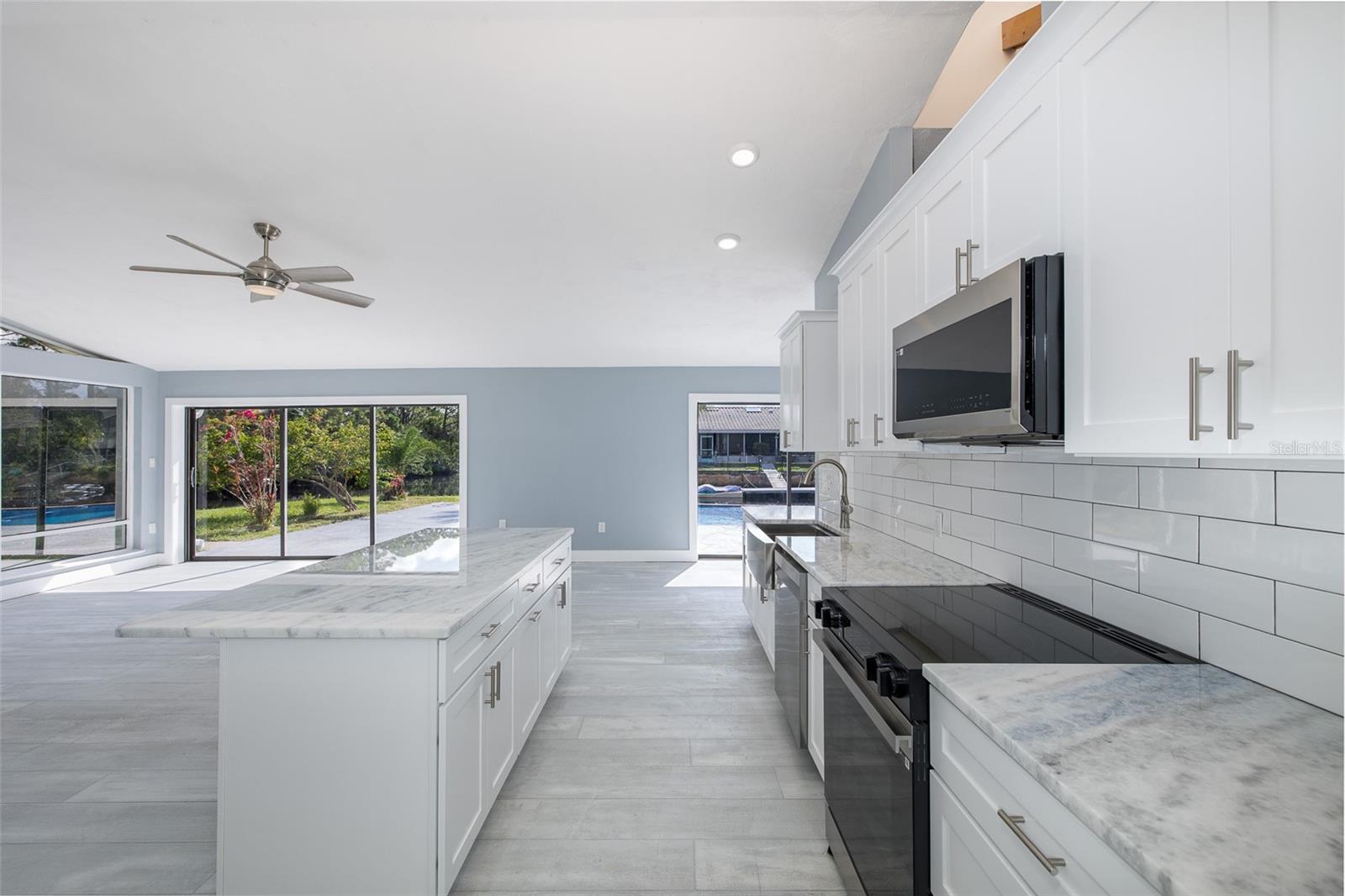 Listing photo id 14 for 9930 San Diego Way