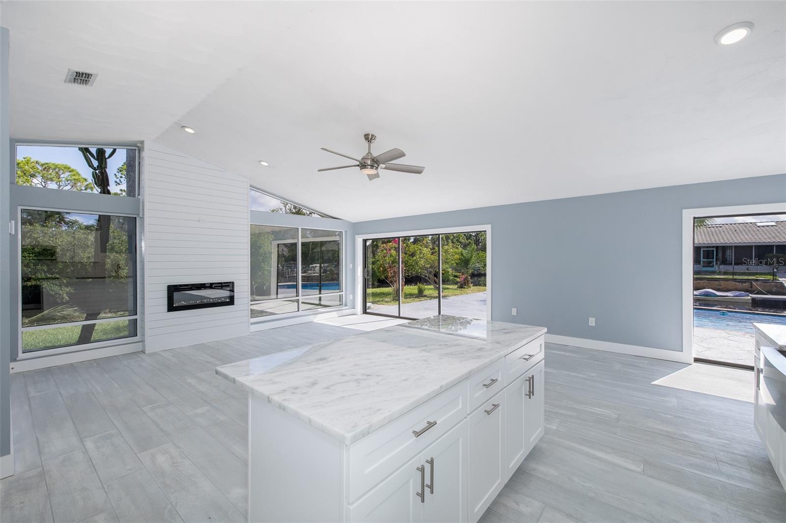 Listing photo id 15 for 9930 San Diego Way