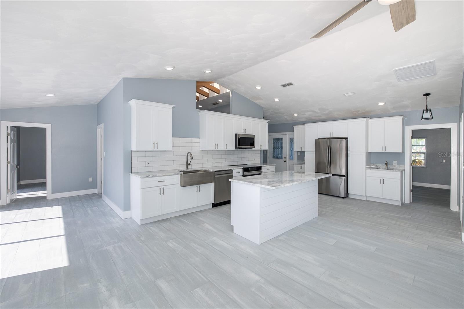 Listing photo id 16 for 9930 San Diego Way