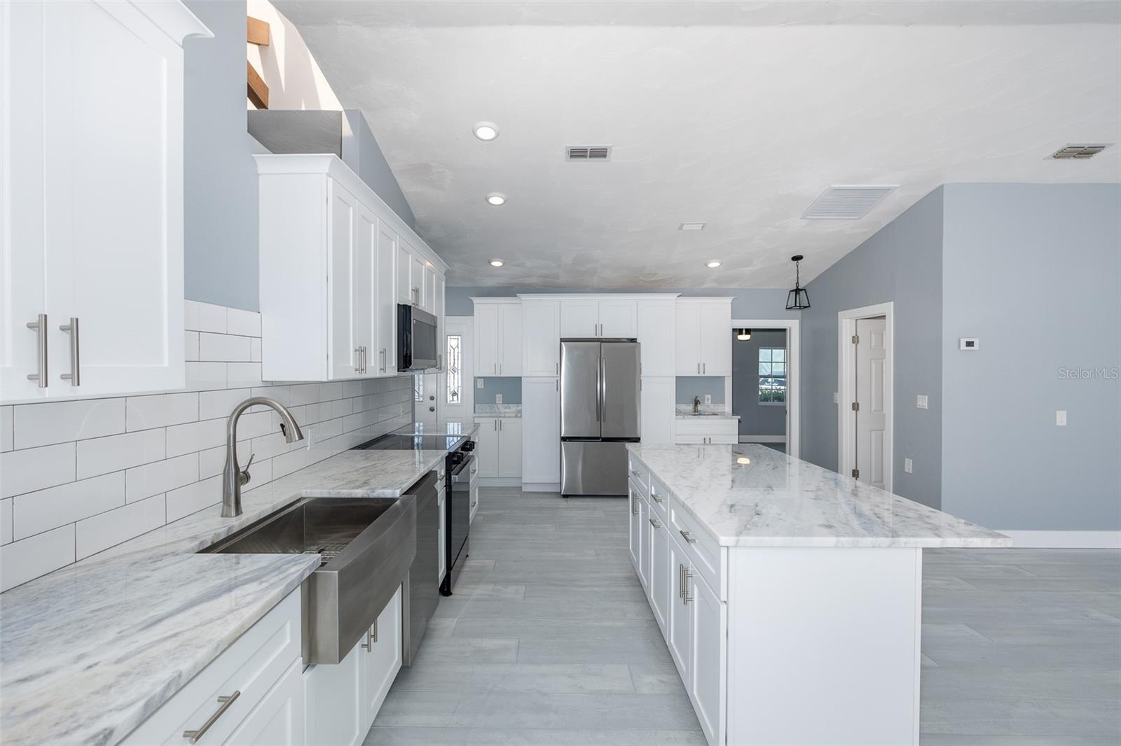 Listing photo id 17 for 9930 San Diego Way