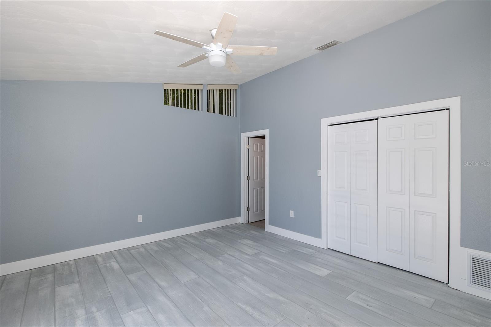 Listing photo id 20 for 9930 San Diego Way