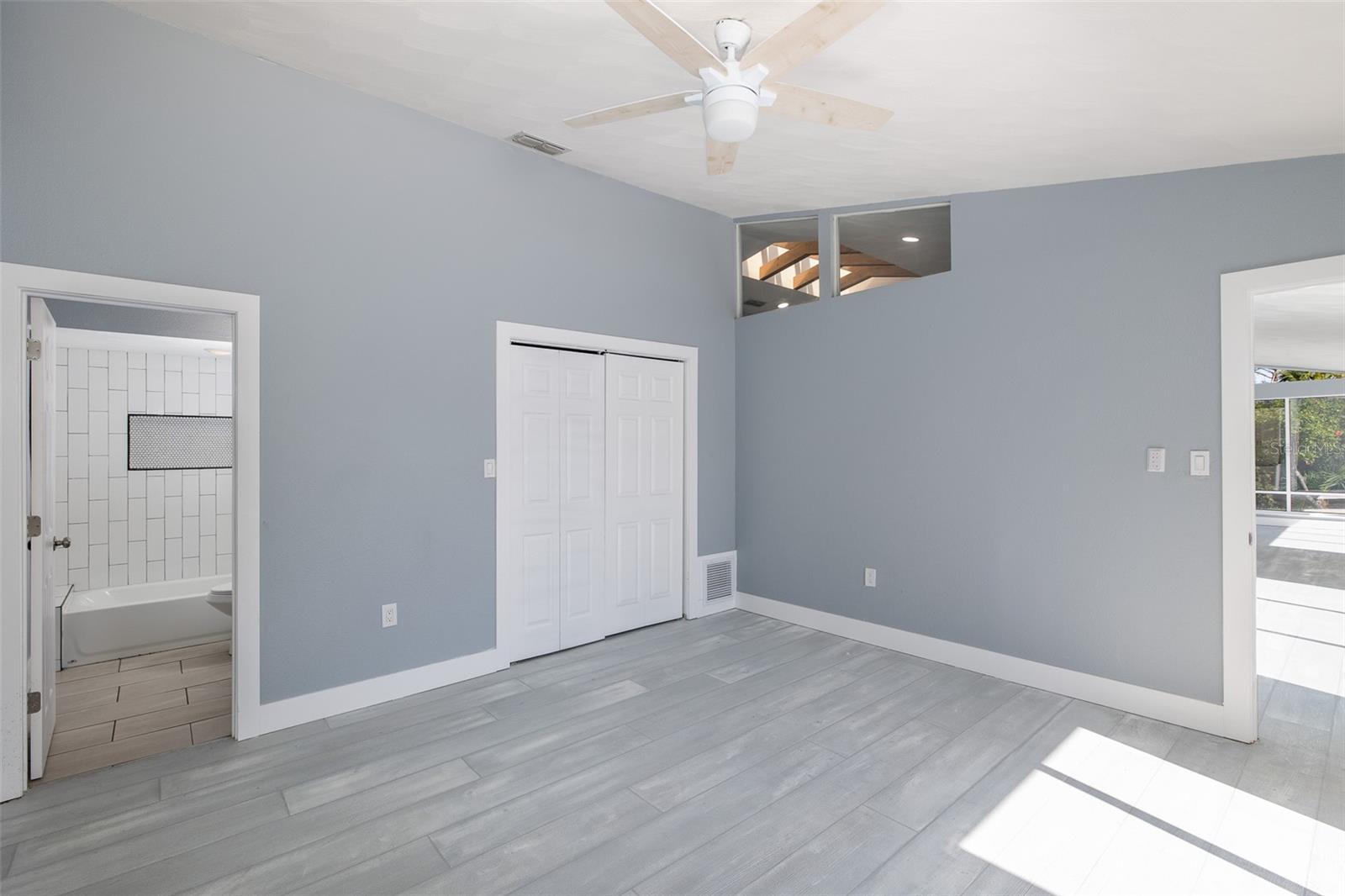 Listing photo id 21 for 9930 San Diego Way