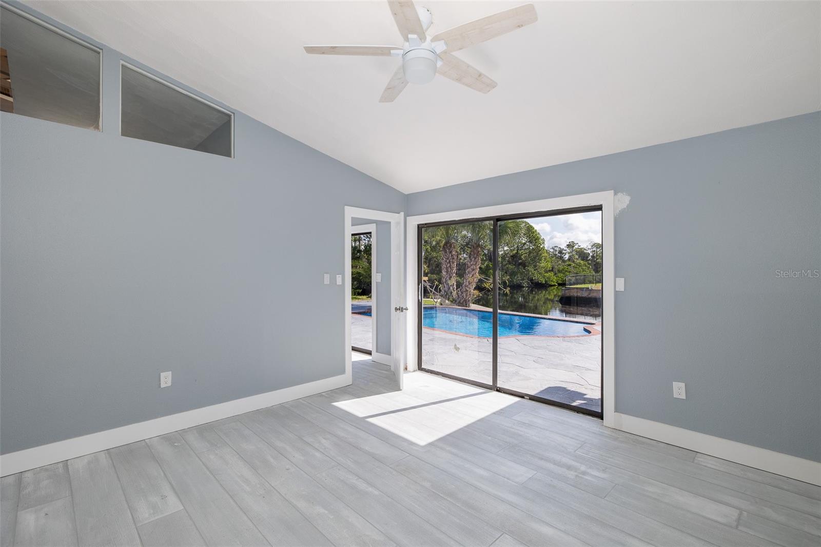 Listing photo id 22 for 9930 San Diego Way