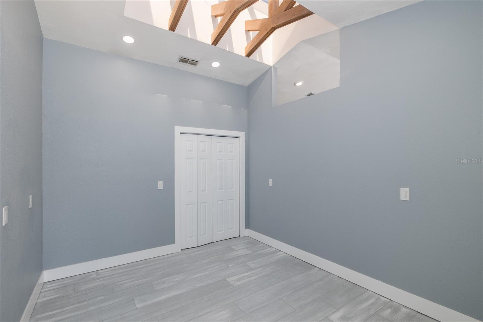 Listing photo id 30 for 9930 San Diego Way
