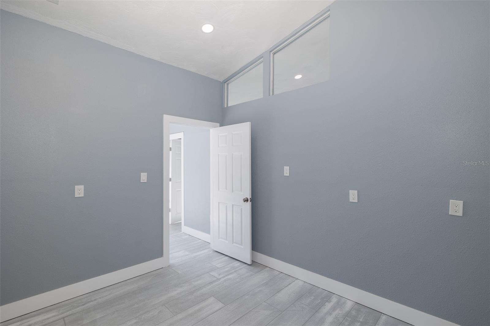 Listing photo id 31 for 9930 San Diego Way