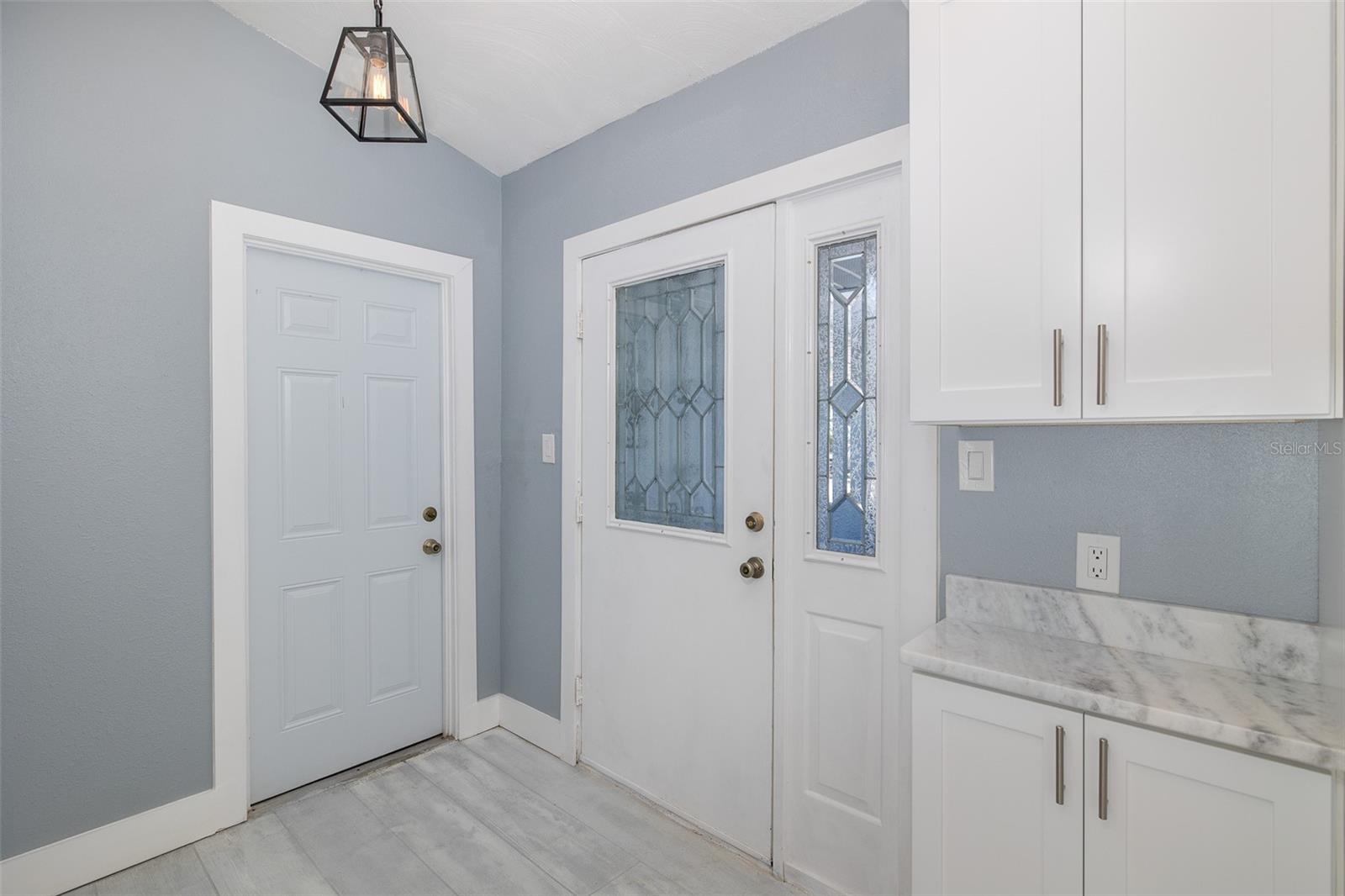 Listing photo id 5 for 9930 San Diego Way