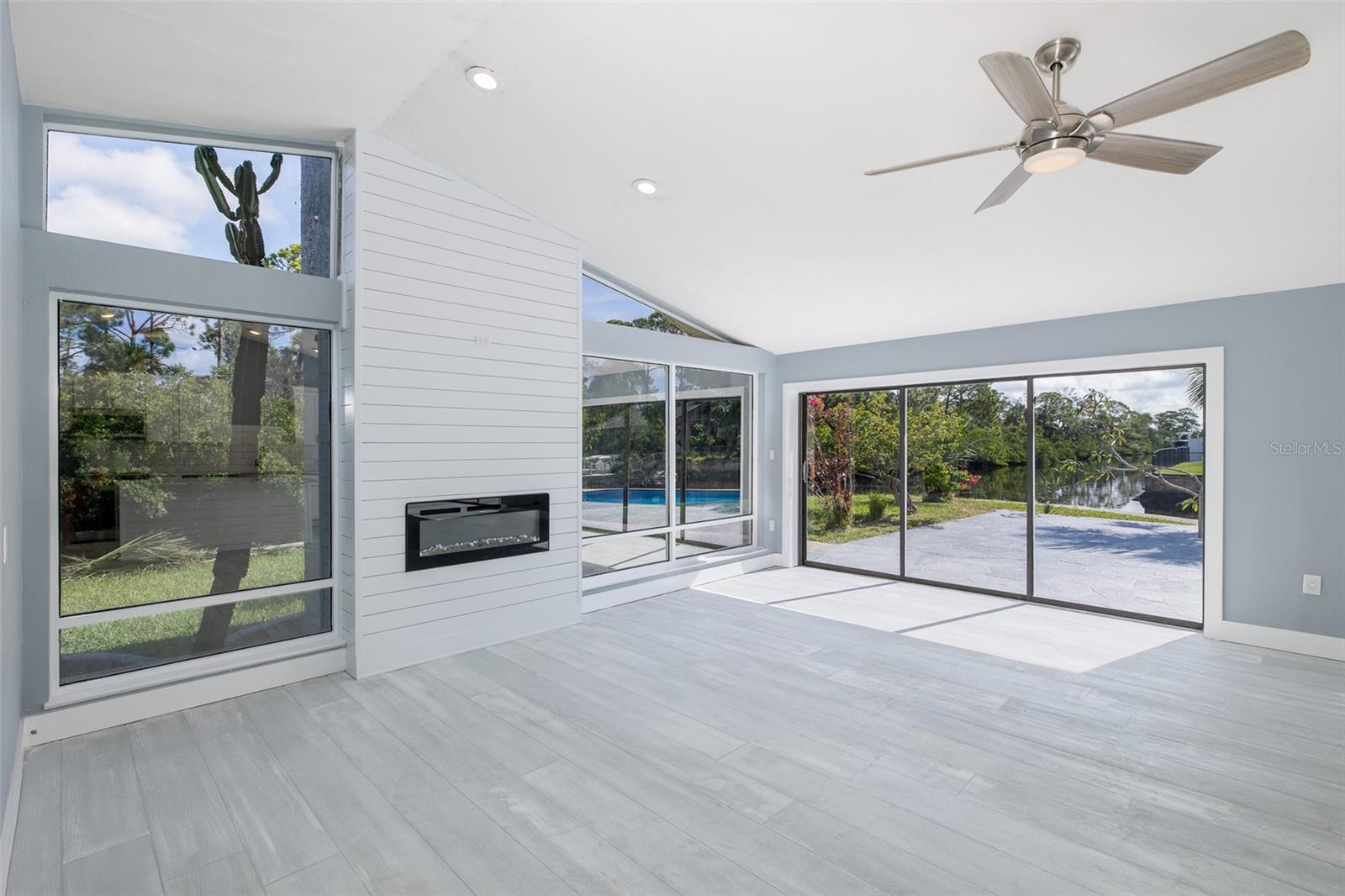 Listing photo id 7 for 9930 San Diego Way