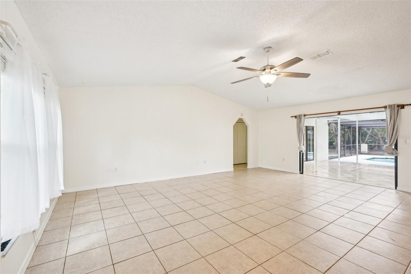 Image 11 of 89 For 18633 Oak Way Drive