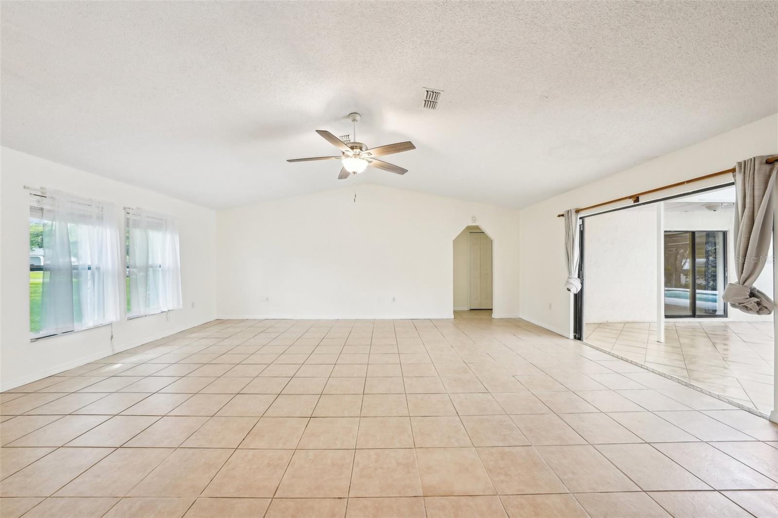 Image 12 of 89 For 18633 Oak Way Drive