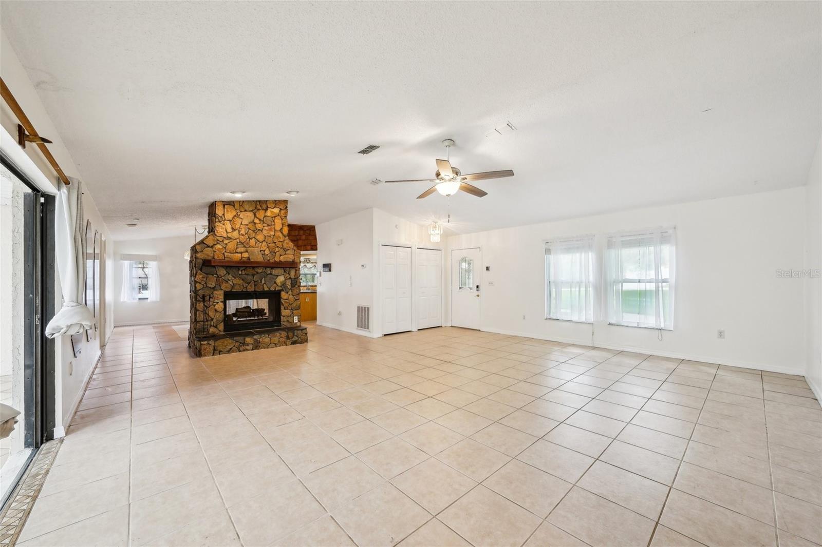 Image 14 of 89 For 18633 Oak Way Drive