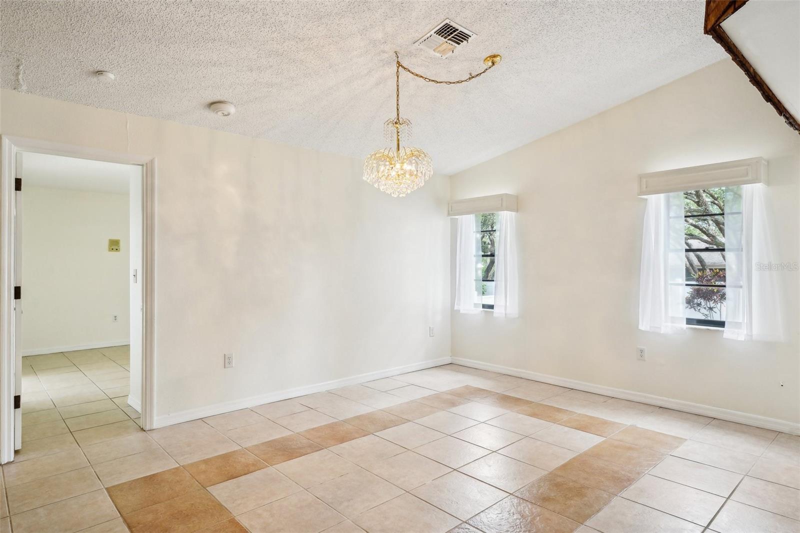 Image 18 of 89 For 18633 Oak Way Drive