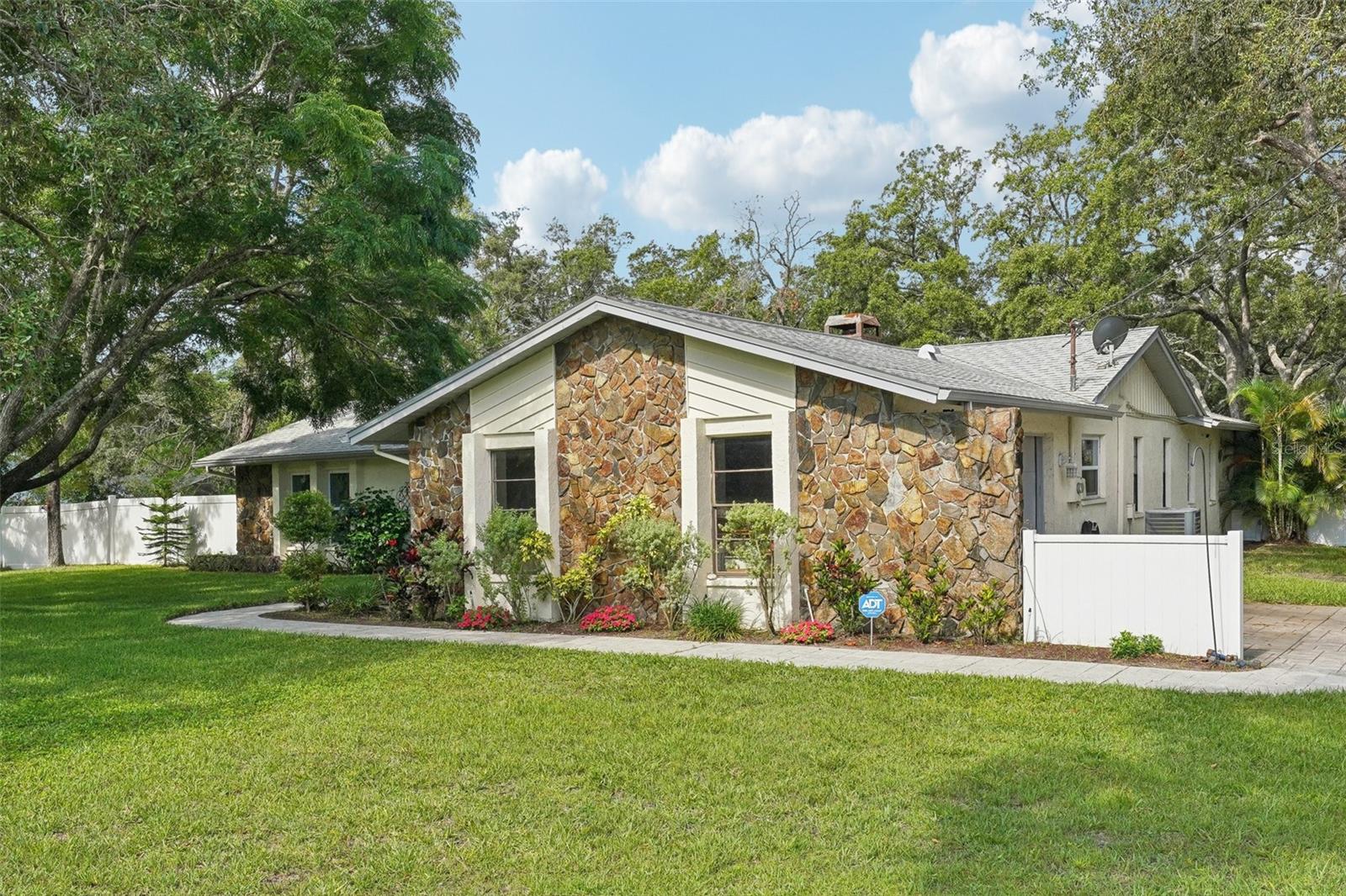 Image 6 of 89 For 18633 Oak Way Drive