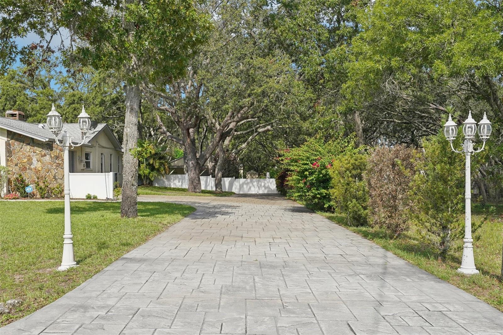 Image 8 of 89 For 18633 Oak Way Drive
