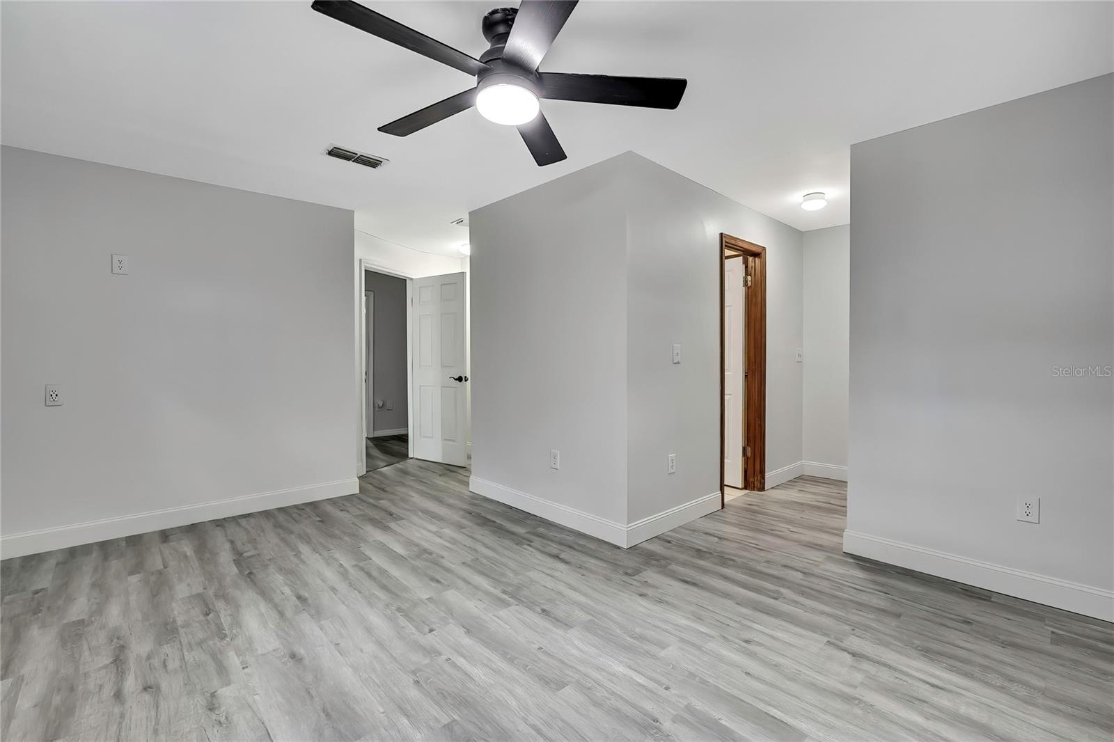 Image 14 of 35 For 5113 Cedar Lane