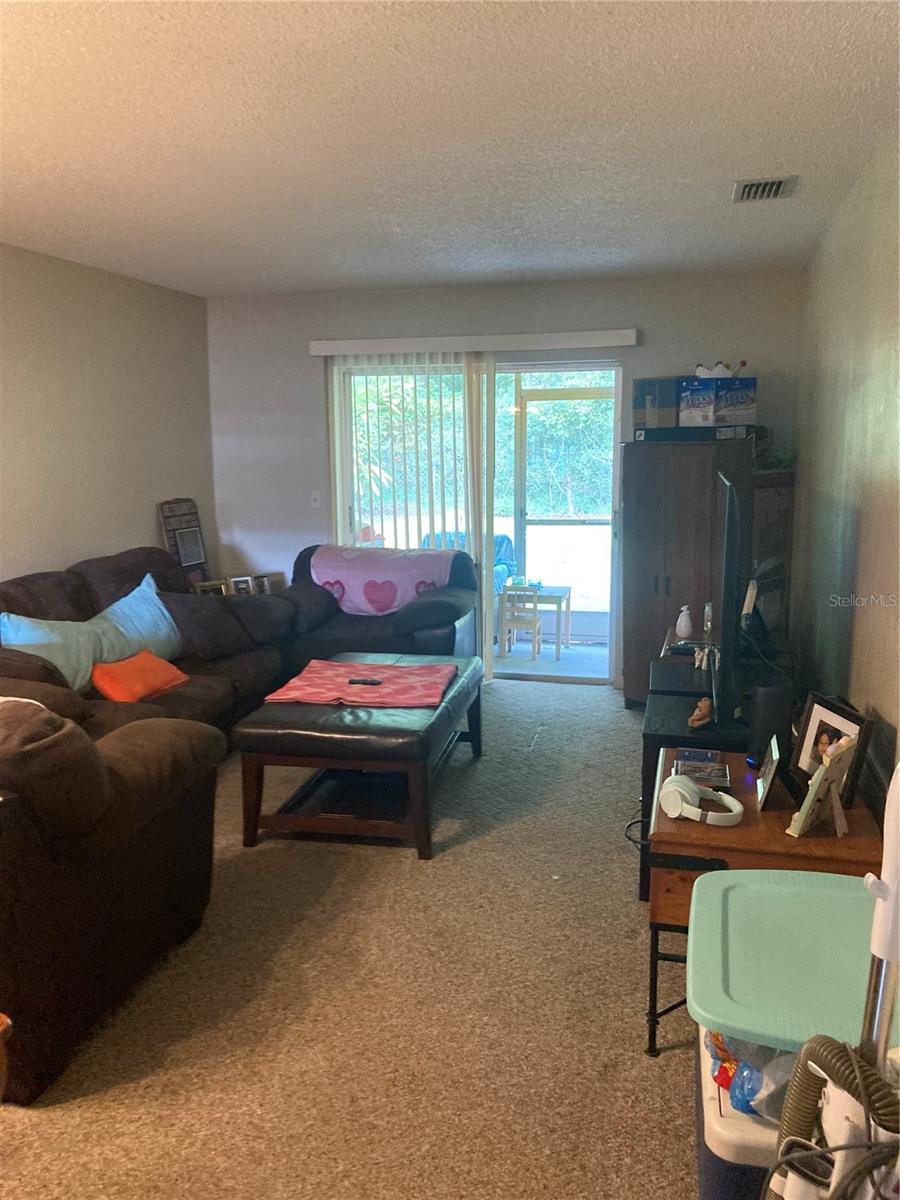 Listing photo id 8 for 2850 Westmoreland Court