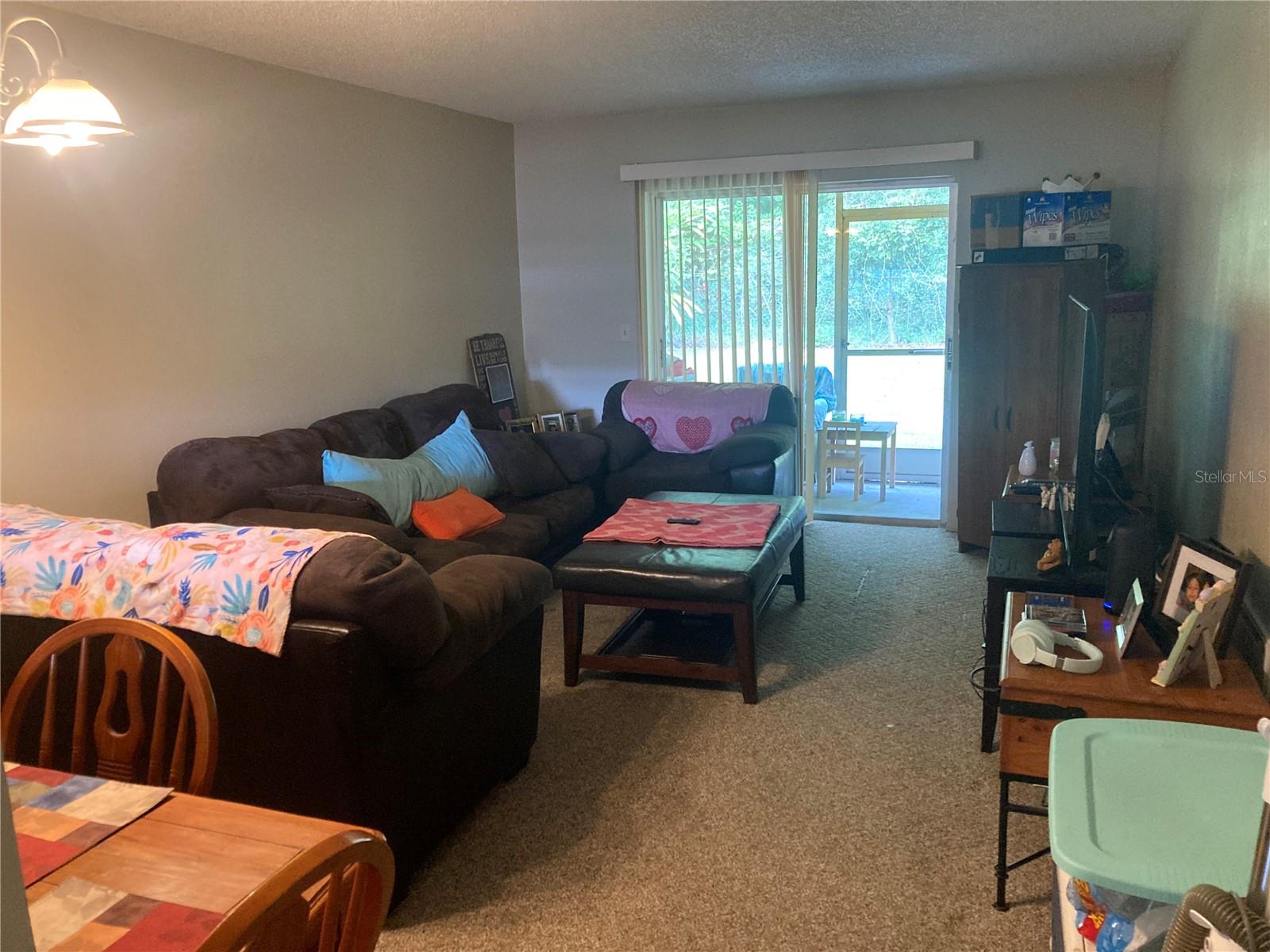 Listing photo id 7 for 2850 Westmoreland Court