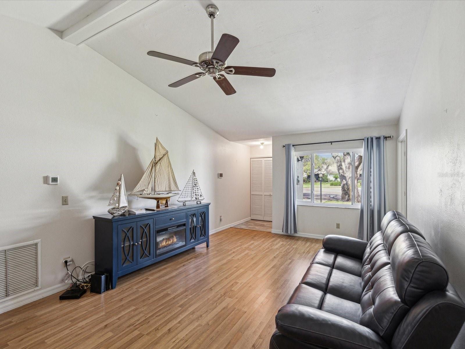 Image 6 of 65 For 11512 Yellow Birch Court