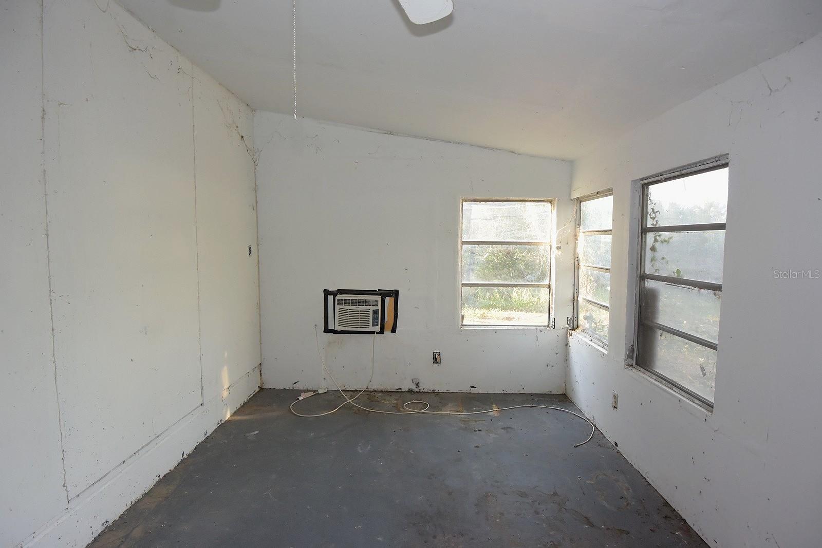 Image 33 of 53 For 7610 Anna Avenue