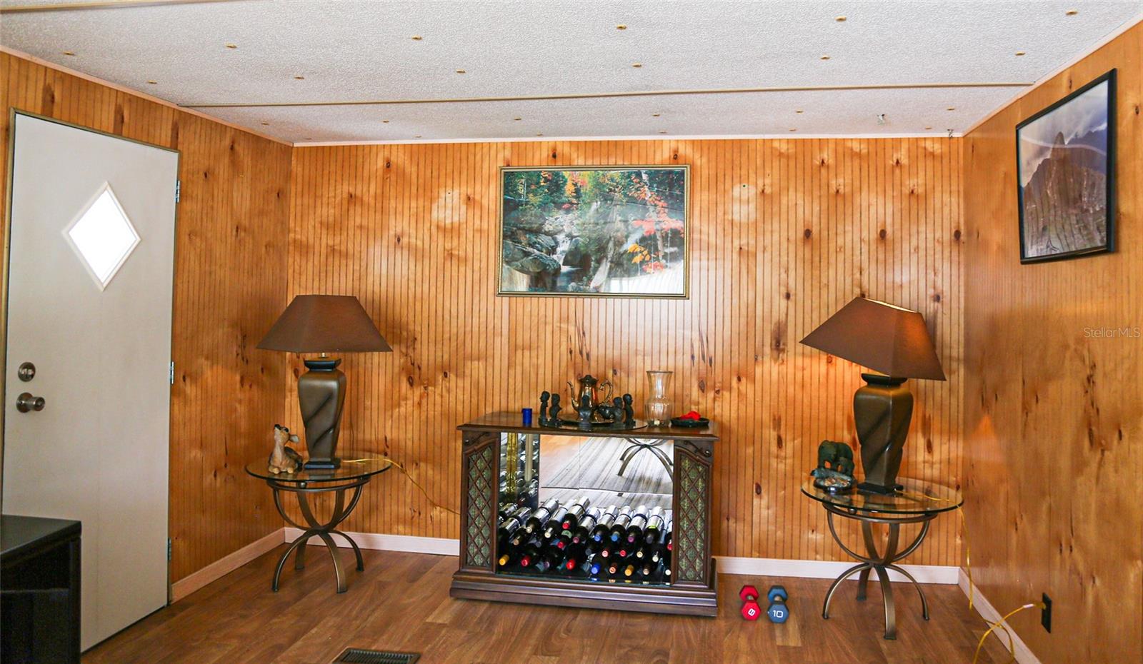Image 4 of 20 For 29257 Glenwood Street