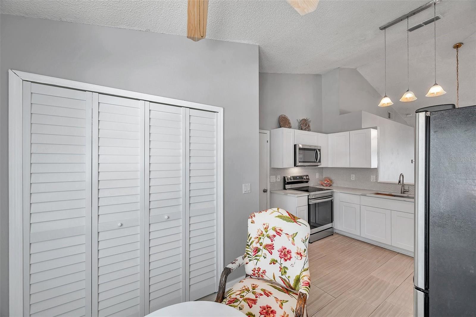 Image 14 of 63 For 1486 Loman Court