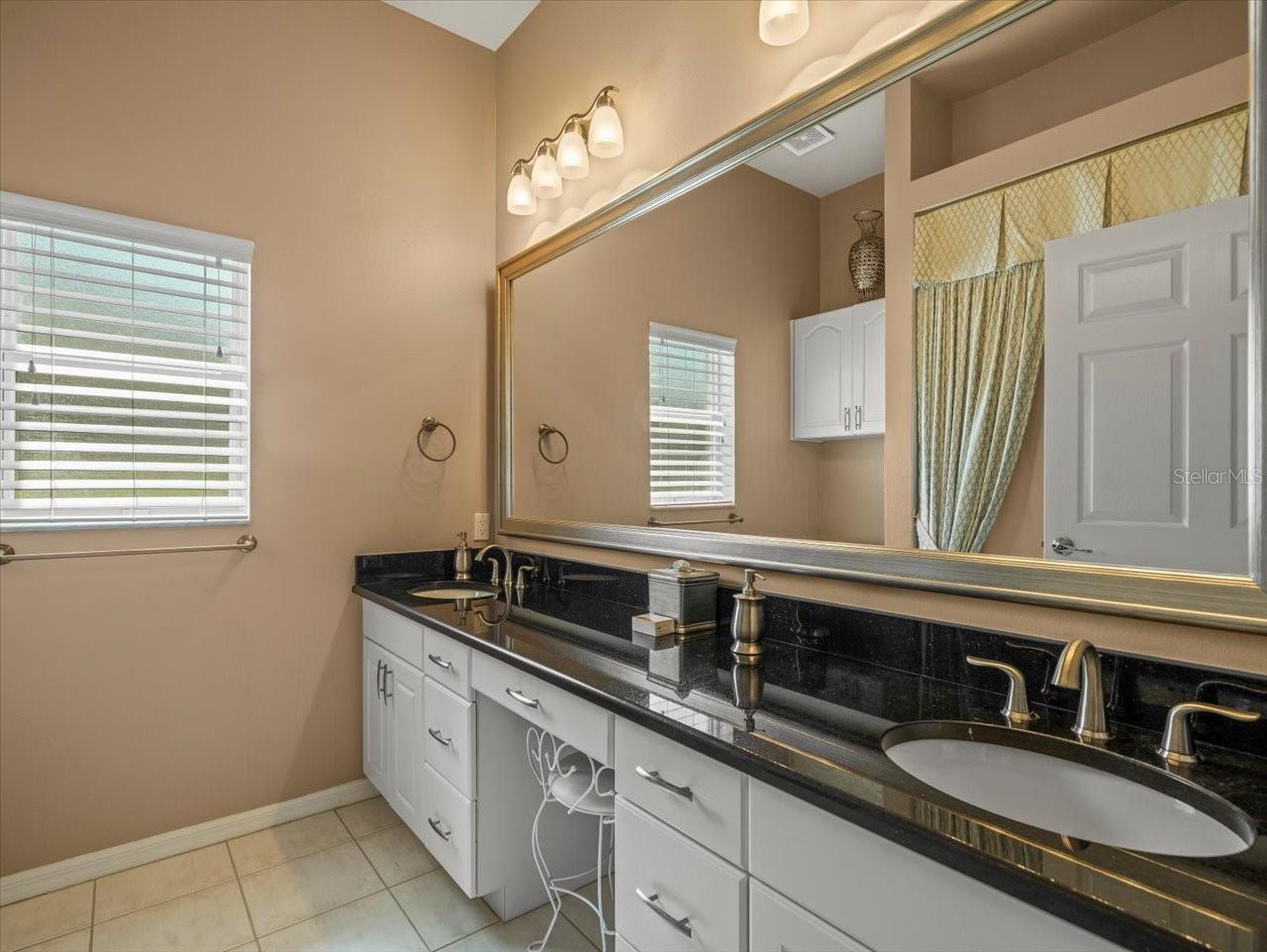 Listing photo id 24 for 9216 Tarleton Circle