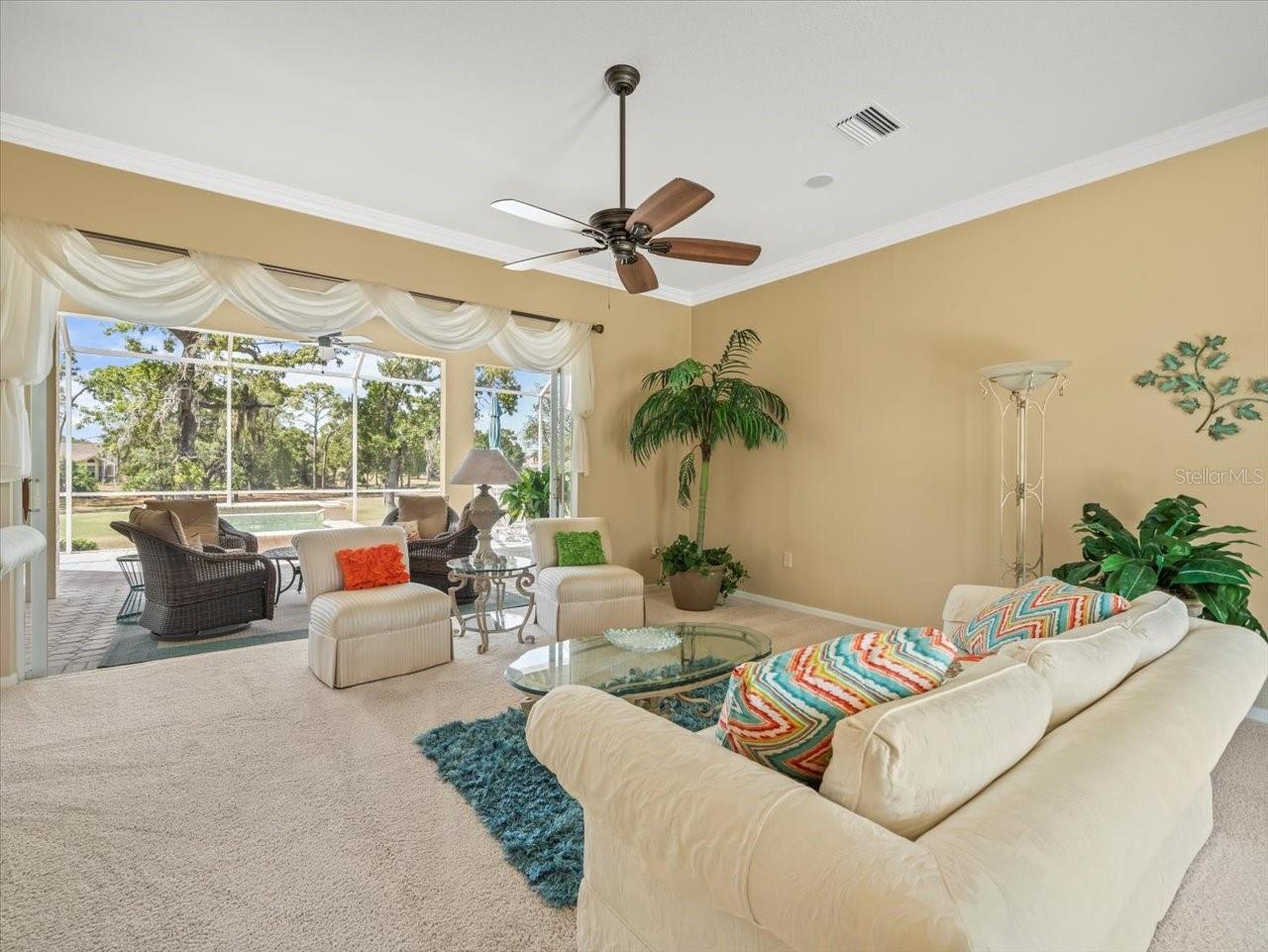 Listing photo id 7 for 9216 Tarleton Circle