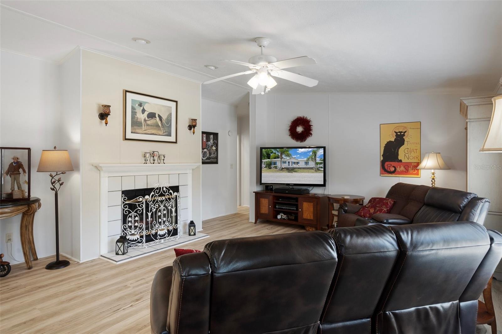Image 15 of 61 For 20334 Woodside Street
