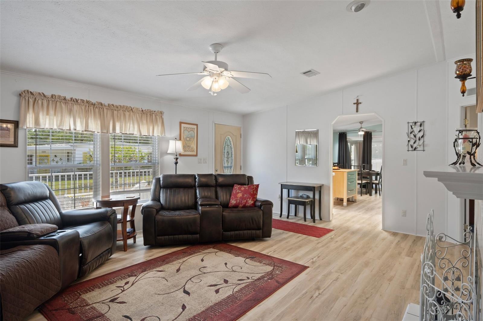 Image 16 of 61 For 20334 Woodside Street